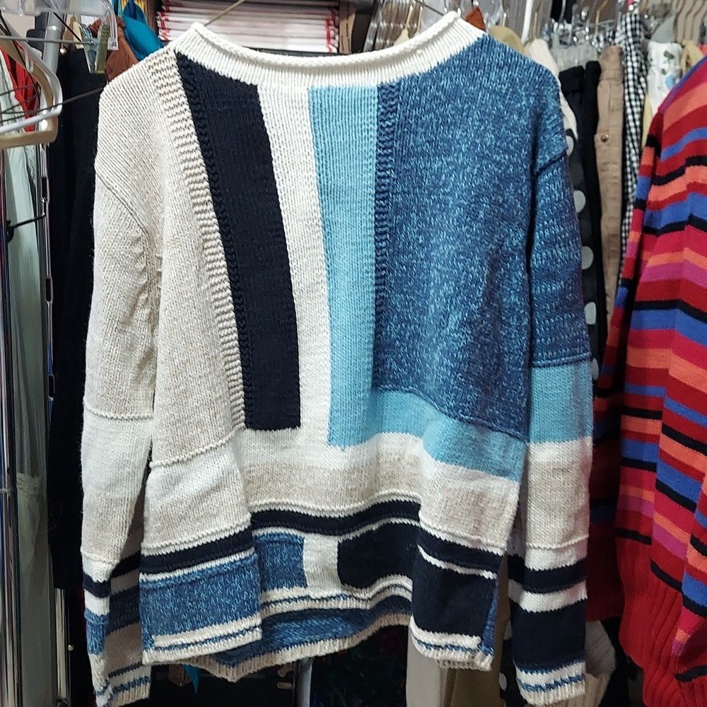 Emma James size large sweater invw233